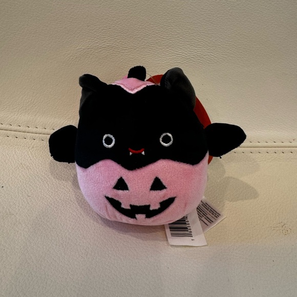 Emily the bat in a pink pumpkin - Picture 1 of 3